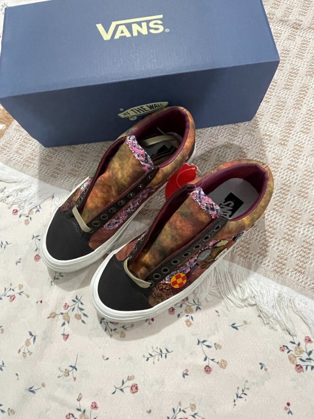 Vans Old Skool Tie-Dye Badge Low-Top Sneakers - Picture 2 of 13
